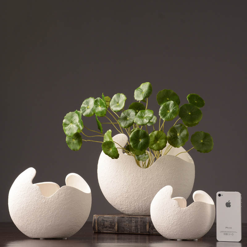 Simple White Ceramic Vase – Timeless Minimalist Décor