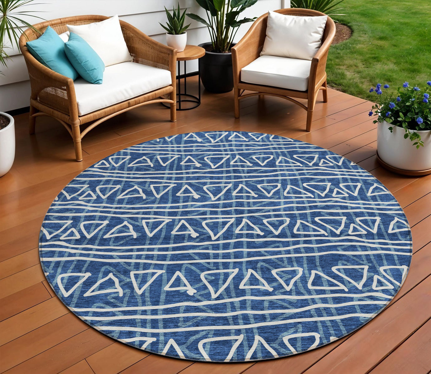 8' Navy Blue And Ivory Round Geometric Washable Indoor Outdoor Area Rug-0