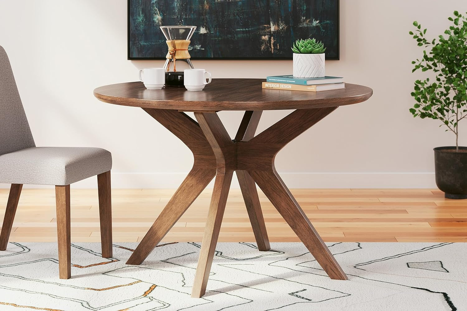 Lyncott Traditional round Dining Room Table, Seats up to 4, Brown